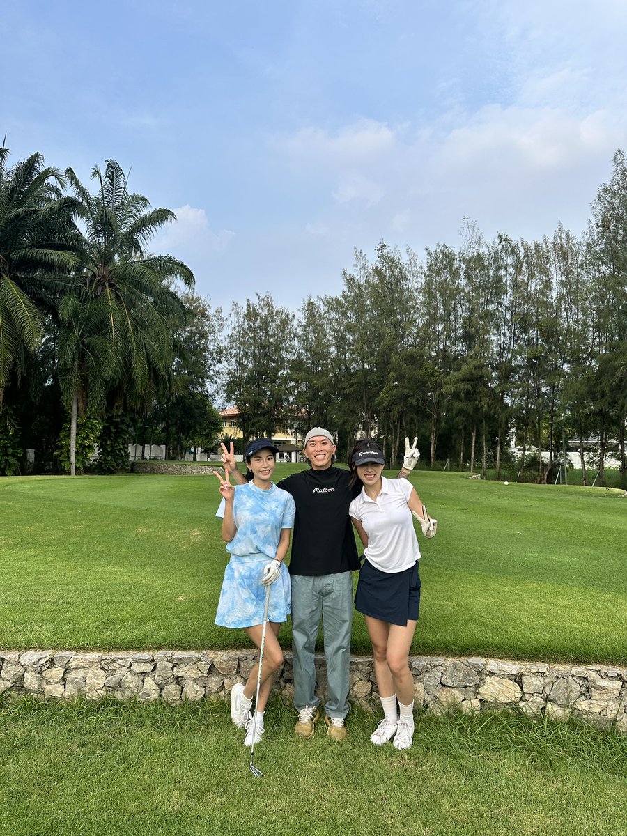 iamabsinthe's tweet image. touched grass! (literally)
if anyone in bkk plays golf hmu so I can have more friends to play with 🙂↕️✊