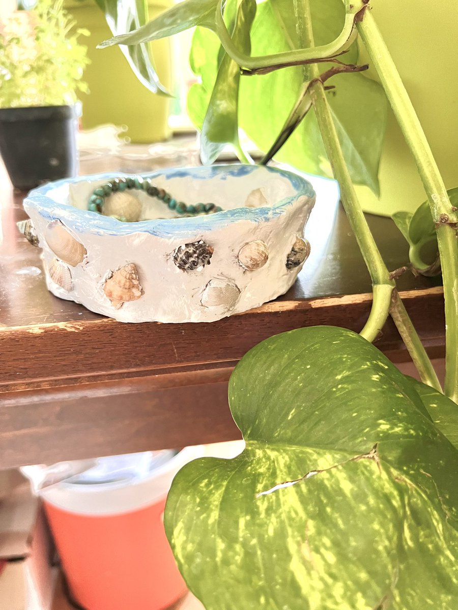 mancoicani's tweet photo. Custodisci il mare sul comodino.
Svuotatasche in ceramica con conchiglie vere.
Per chi sente il richiamo dell’acqua.
#Ediacara
Per info e prezzo in dm https://t.co/OxqFbmqxkJ