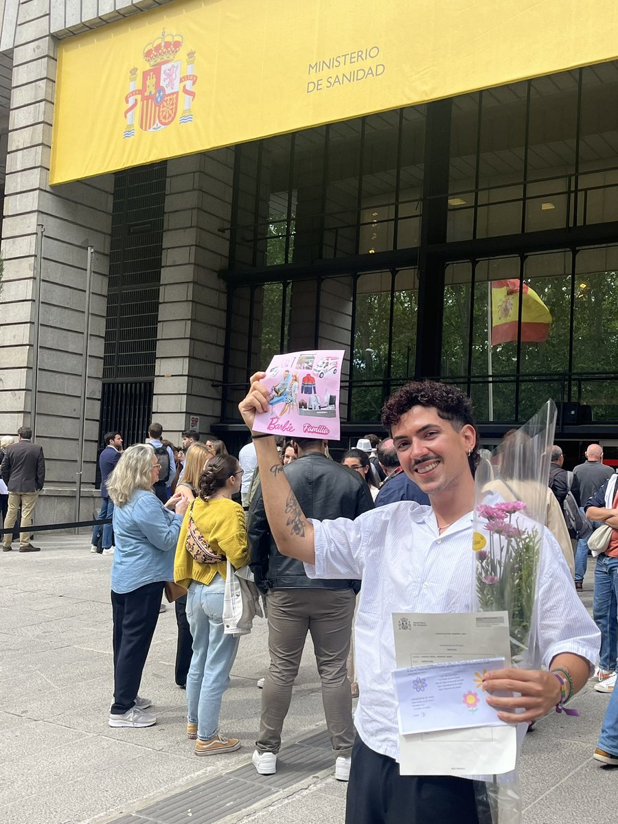 ‘I si l’atzar et porta lluny
Que els déus et guardin el camí,
Que t’acompanyin els ocells,
Que t’acaronin els estels’

R1 de Medicina Familiar i Comunitària en l’Arnau de Vilanova de València 🍾💐☀️