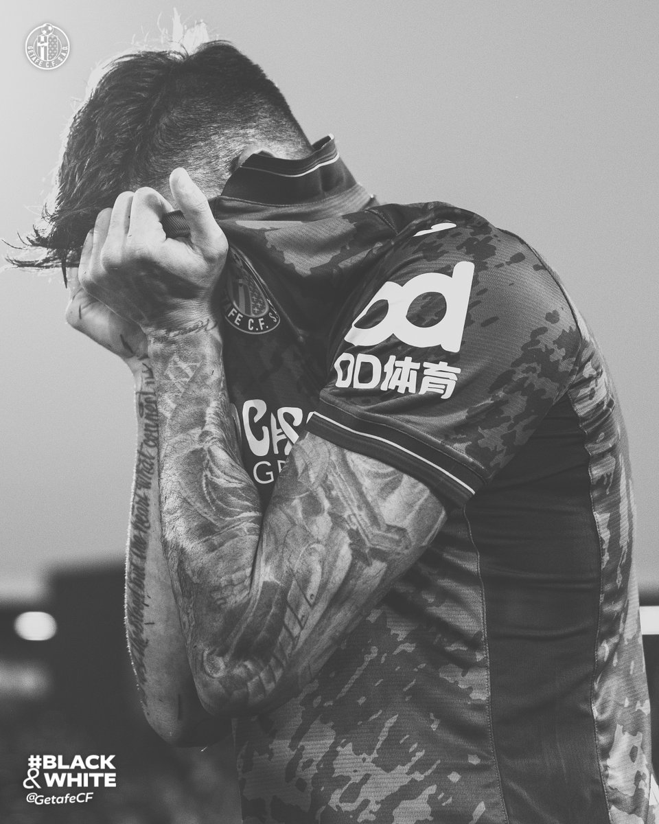 GetafeCF's tweet photo. Un sentimiento... 🖤🤍 https://t.co/Qh4c2jNkWO
