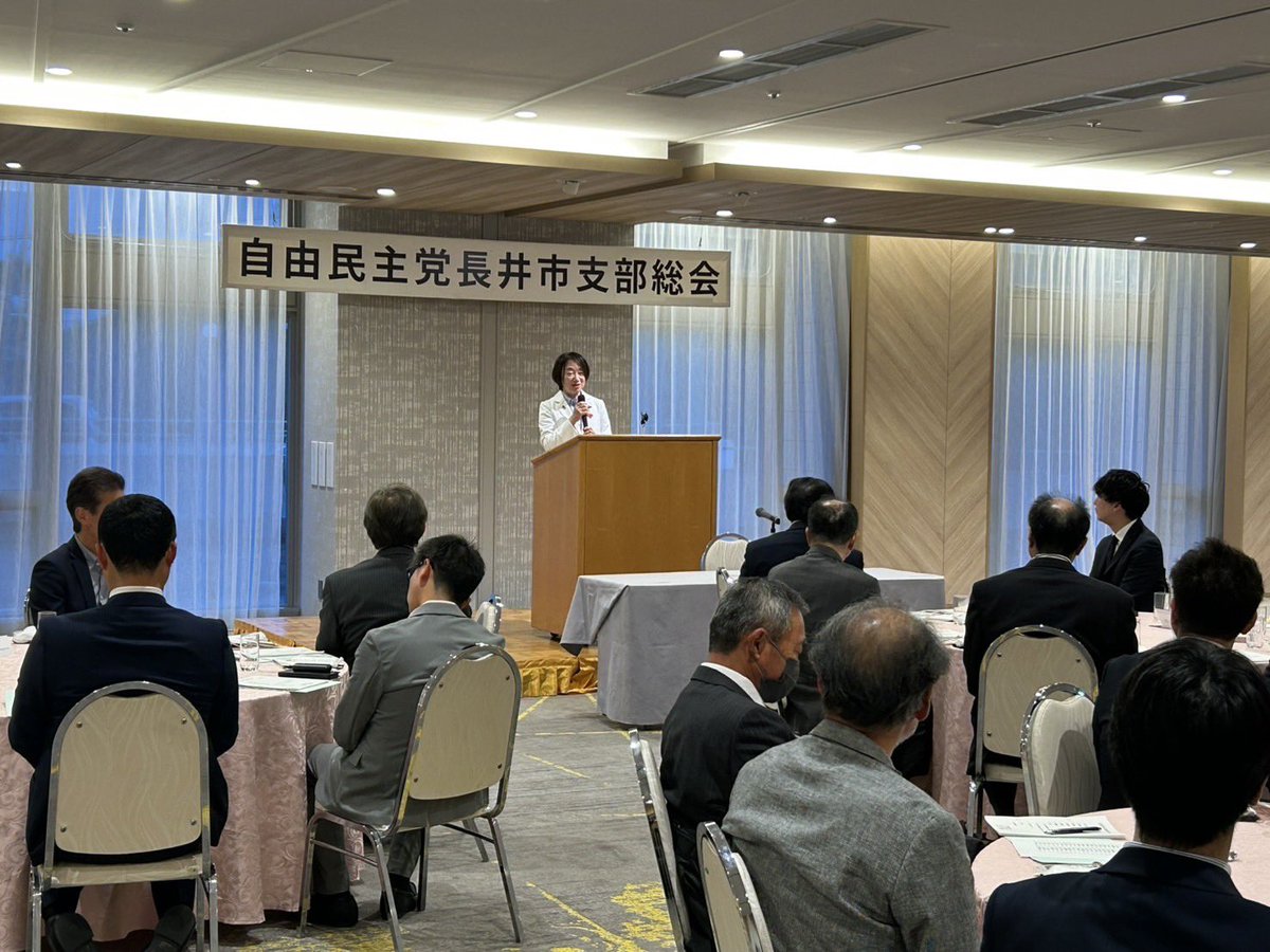 今朝は北村山の一斉辻立ちから。
大勢の皆様にお集まりいただき、本当にありがとうございました。

夜は自民党長井市支部総会へ。
長井市は今白つつじ一色です。

明日は酒田まつりでお神輿を担ぎますが、
お昼にスタミナつけたから大丈夫🙆‍♀️