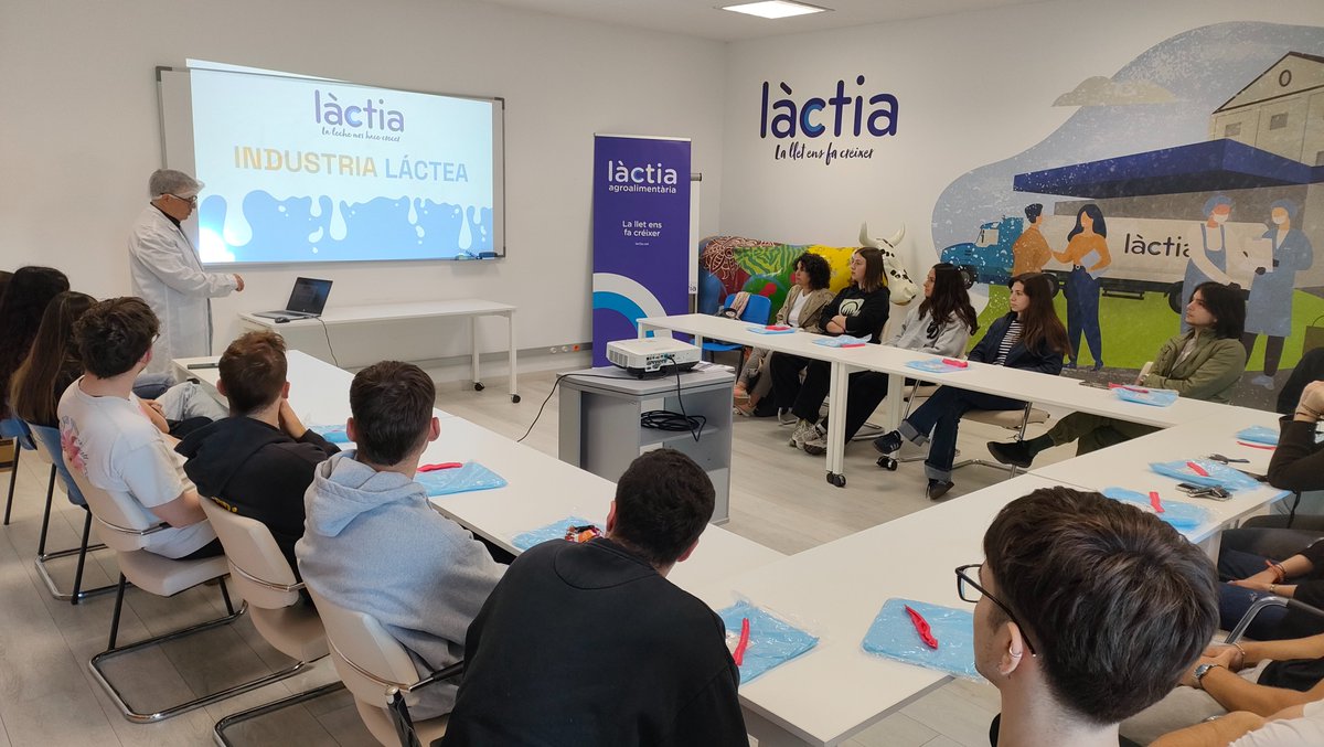 Hem finalitzat el semestre a la <a href="/UdGPolitecnica/">Escola Politècnica Superior #50EPS</a> una visita 🔝a la #LleteraIndustrialLàctia 🥛 (Vidreres) amb estudiants de 4t curs dels graus en #InnovacióiSeguretatAlimentària #GINSA i #EnginyeriaAgroalimentària <a href="/UdGPolitecnica/">Escola Politècnica Superior #50EPS</a> Molt agraïts! #FoodTech #DairyTechnology #AprenEPS