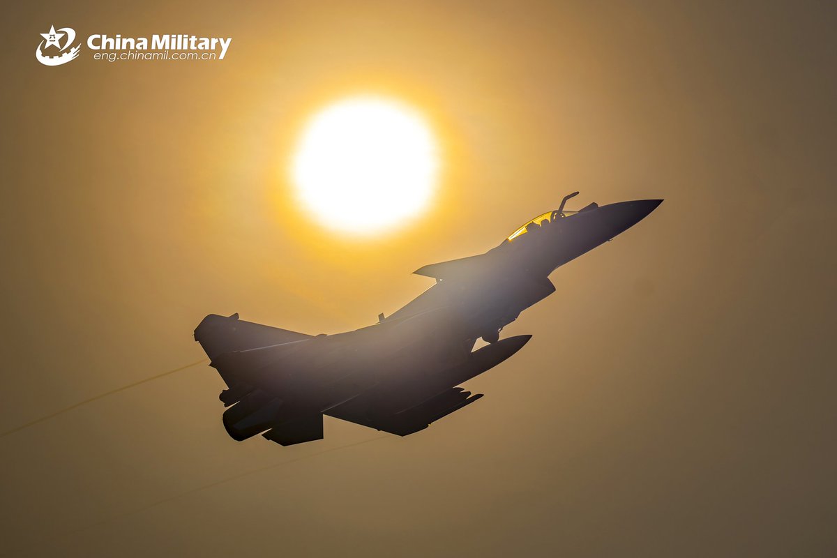 ChinaMilBugle's tweet photo. Round-the-Clock: #Photos show J-10 fighter jets attached to the air force under Chinese #PLA #SouthernTheaterCommand in a day-and-night flight training exercise. #Chinamilitary https://t.co/QwxoUudJBf