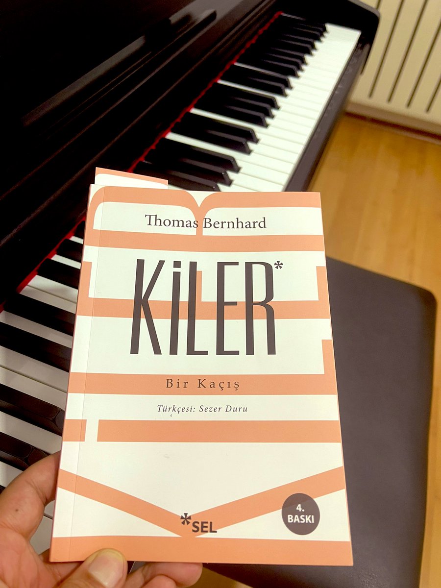 “İnsana, insandan bağımsız dokunan her güçlü ya da kırılgan temas; onun yaşamı boyunca, ruhunda ve bedeninde nasıl yankı bulduğuna dair muazzam bir anlatı…”

#Kiler 
#ThomasBernhard 
<a href="/selyayincilik/">Sel Yayıncılık</a>