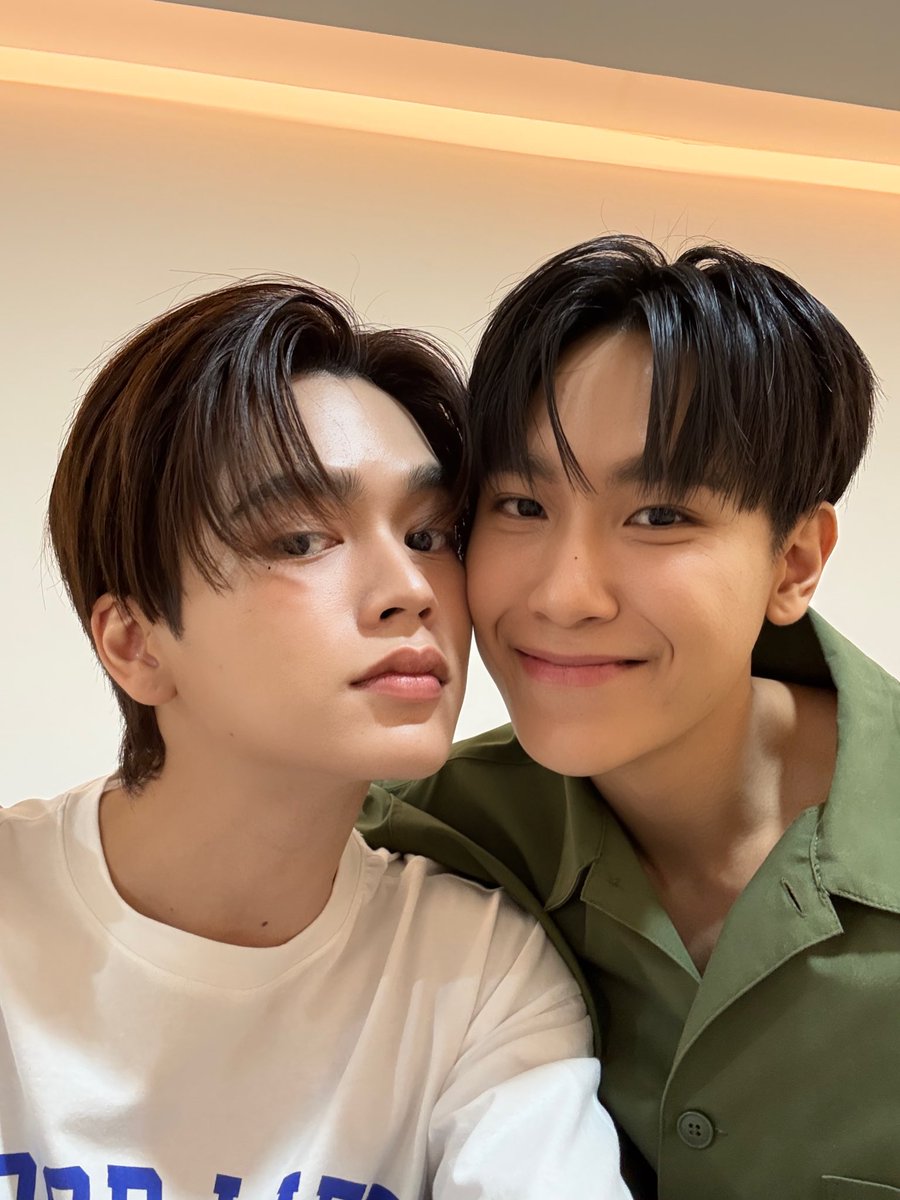 ขอบคุณทุกคนที่มาดูไลฟ์วันนี้นะคร้าบบ ทานข้าวให้อร่อยยย

LINE MAN LOVE Junior Mark
#LINEMANxJM