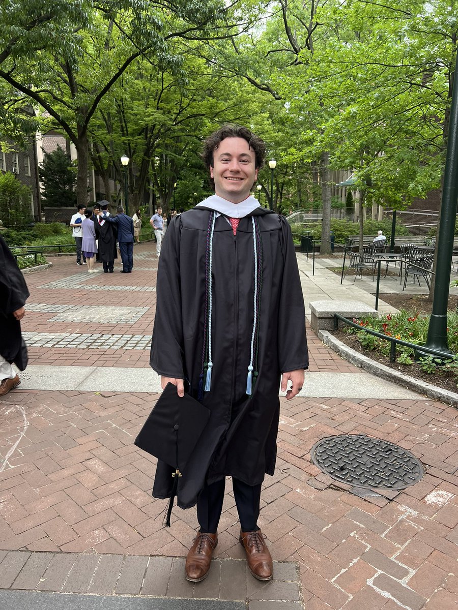 jthd88's tweet photo. Congratulations Liam!!! We love you and are so proud!!!! ❤️🎓#PennGrad https://t.co/asQMsVFfBo