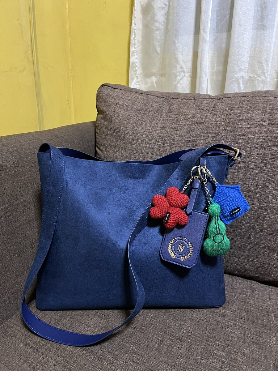 mcseokjinn's tweet photo. happy to finally receive my happy tote bag & plush keyrings. everything is so pretty. π₯Ήπ thank you as always, @APM_MerchPH. thank you for making this army's heart so full and also for the freebies. π₯° #apm_feedback #btsjin #happymerch #jin @BTS_twt π https://t.co/wzF7jN9FIA