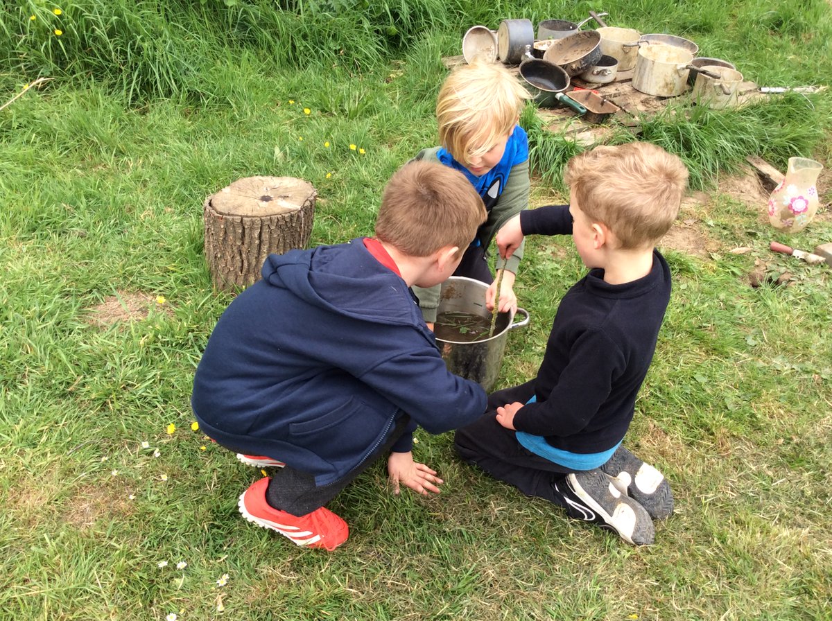Cherry Tree Class had a scavenger hunt in Forest School on Friday, collecting leaves and feathers. Snails were found in the log pile, it was fascinating watching them move. Children enjoyed bark rubbings and identifying sticky weed and several had fun decorating their dens.