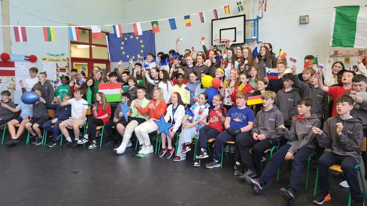 European Movement Ireland (@emireland) on Twitter photo 🎉👩🏫<a href="/emireland/">European Movement Ireland</a> celebrated Europe Day with sixth class pupils at St. Patrick’s National School Stamullen, along with the Minister for Education and Youth <a href="/HMcEntee/">Helen McEntee TD</a>, <a href="/ninacarberry/">Nina Carberry MEP</a> MEP and councillors joining the celebrations.
🇪🇺📰Read about it in today's 🎉👩🏫<a href="/emireland/">European Movement Ireland</a> celebrated Europe Day with sixth class pupils at St. Patrick’s National School Stamullen, along with the Minister for Education and Youth <a href="/HMcEntee/">Helen McEntee TD</a>, <a href="/ninacarberry/">Nina Carberry MEP</a> MEP and councillors joining the celebrations.
🇪🇺📰Read about it in today's