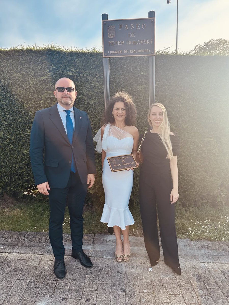 Slovak Embassy in Spain (@slovakiainspain) on Twitter photo PETER DUBOVSKÝ – 1️⃣er ESLOVACO CON UNA CALLE EN 🇪🇦
Gracias al alcalde de Oviedo <a href="/canteli_alfredo/">Alfredo Canteli</a> y por iniciativa del embajador <a href="/jurajtomaga/">Juraj Tomaga</a> 🇸🇰, la ciudad rinde homenaje al legendario futbolista Peter Dubovský con el Paseo de Peter Dubovský.Gracias <a href="/aytoviedo/">@aytoviedo</a> gracias <a href="/RealOviedo/">Real Oviedo</a> PETER DUBOVSKÝ – 1️⃣er ESLOVACO CON UNA CALLE EN 🇪🇦
Gracias al alcalde de Oviedo <a href="/canteli_alfredo/">Alfredo Canteli</a> y por iniciativa del embajador <a href="/jurajtomaga/">Juraj Tomaga</a> 🇸🇰, la ciudad rinde homenaje al legendario futbolista Peter Dubovský con el Paseo de Peter Dubovský.Gracias <a href="/aytoviedo/">@aytoviedo</a> gracias <a href="/RealOviedo/">Real Oviedo</a>