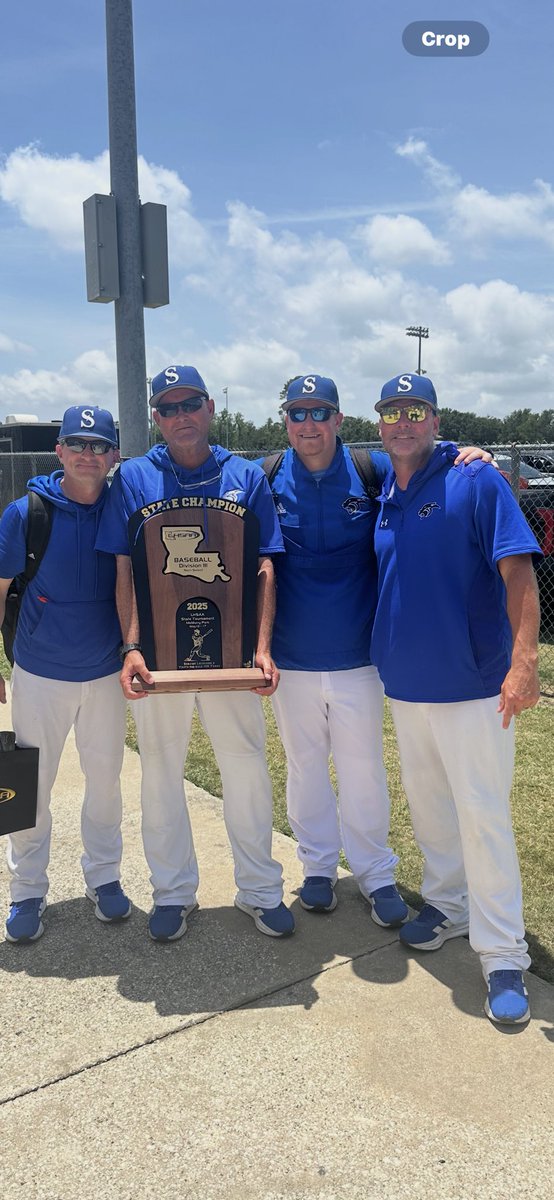 Head Coach Mark Sims 🐐
Creates MEN
Creates winners

Assistants
Coach Dearman 
Coach Buffington
Coach Sheets

All have different roles but all have their strengths 
This group blends together and works as 1 unit

Loyalty to each other is what creates this winning environment