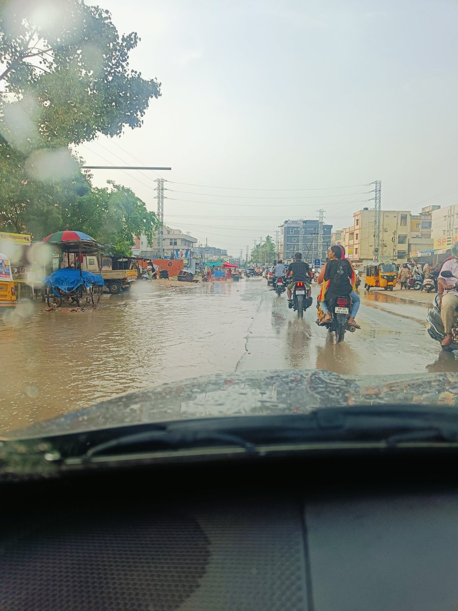 govindsneha24's tweet photo. Sir @CommissionrGHMC,Year after year, we face the same nightmare travelling on #damagedroads of #Ameenpur, unsafe conditions, It's 2025, yet our daily commute feels like a challenge. We demand immediate action and lasting solutions. Enough is enough. #SafetyFirst #RoadsofAmeenpur https://t.co/DpZp8cRGGJ