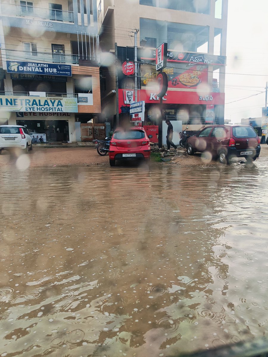 govindsneha24's tweet photo. Sir @CommissionrGHMC,Year after year, we face the same nightmare travelling on #damagedroads of #Ameenpur, unsafe conditions, It's 2025, yet our daily commute feels like a challenge. We demand immediate action and lasting solutions. Enough is enough. #SafetyFirst #RoadsofAmeenpur https://t.co/DpZp8cRGGJ