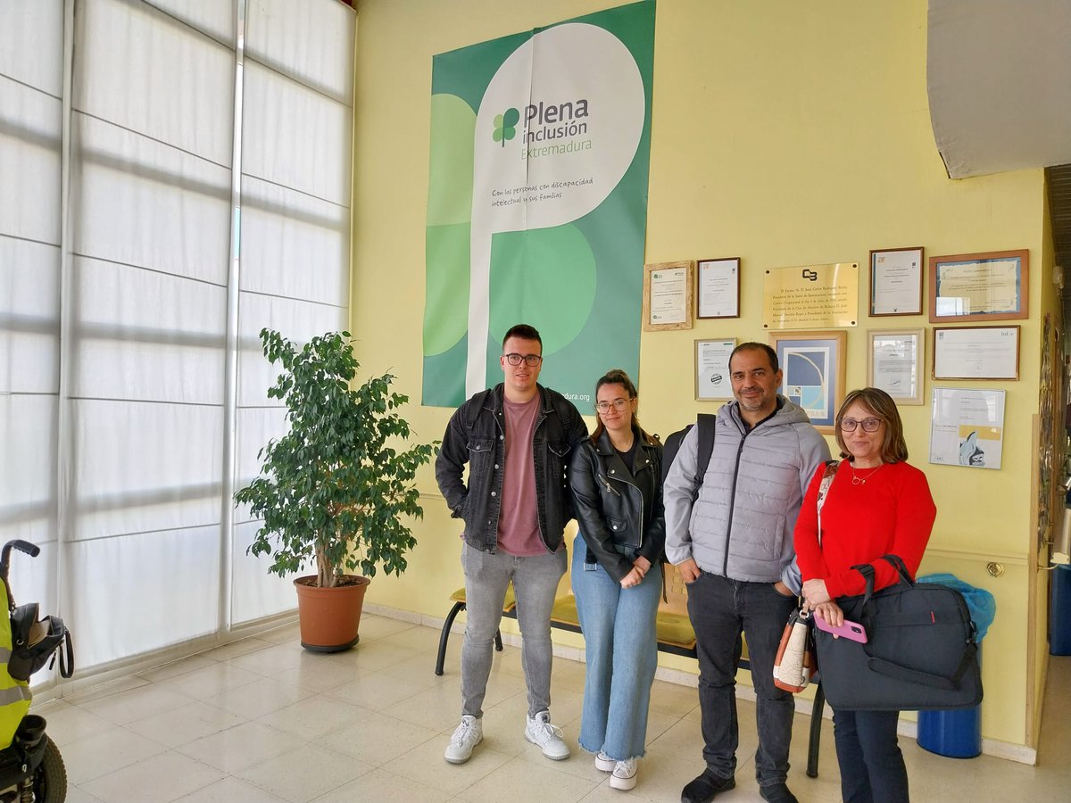 RoboLab_UEx's tweet photo. Hoy hemos visitado las instalaciones de @Plenainclusion #Montijo #Badajoz para el despliegue de la tecnología desarrollada dentro del proyecto #MICASA en colaboración con #euroAGEplus @EuroAGE2 @CatedraUEXOeste @poctep @infouex @UExDivulga https://t.co/Uwqp7QDoE2