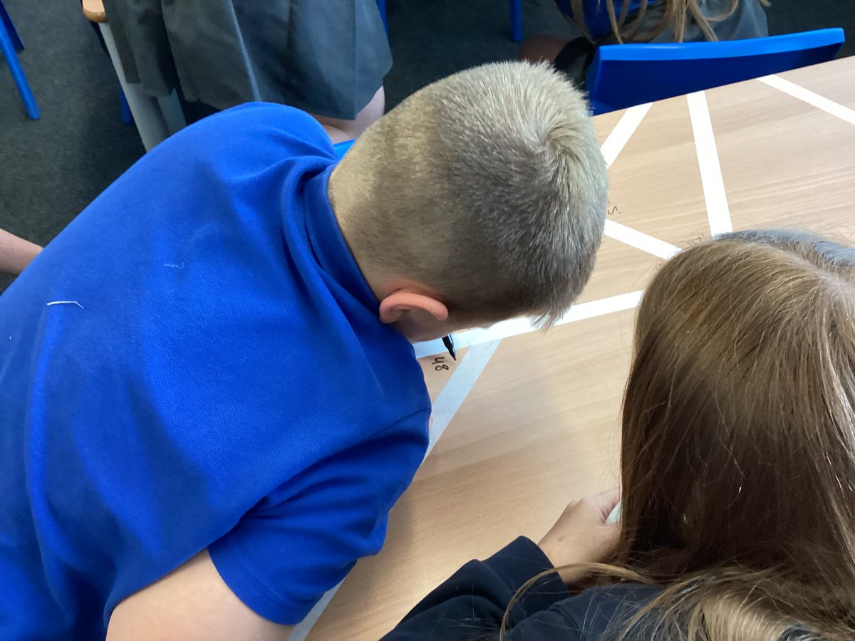 halebank_sch's tweet photo. Measuring angles and using associated vocabulary in #HBMaths today in #HBOak https://t.co/dGBfPfaoEq