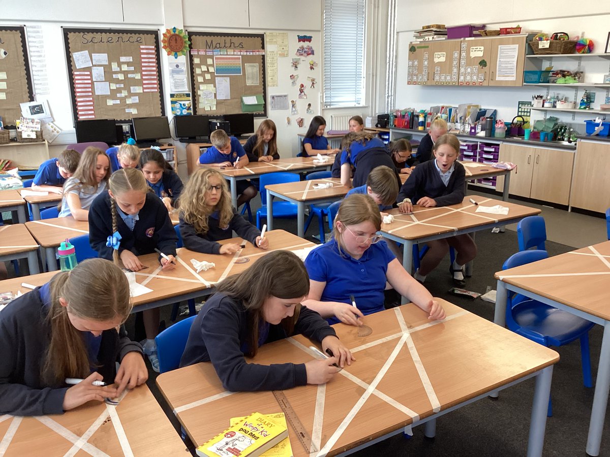 halebank_sch's tweet photo. Measuring angles and using associated vocabulary in #HBMaths today in #HBOak https://t.co/dGBfPfaoEq