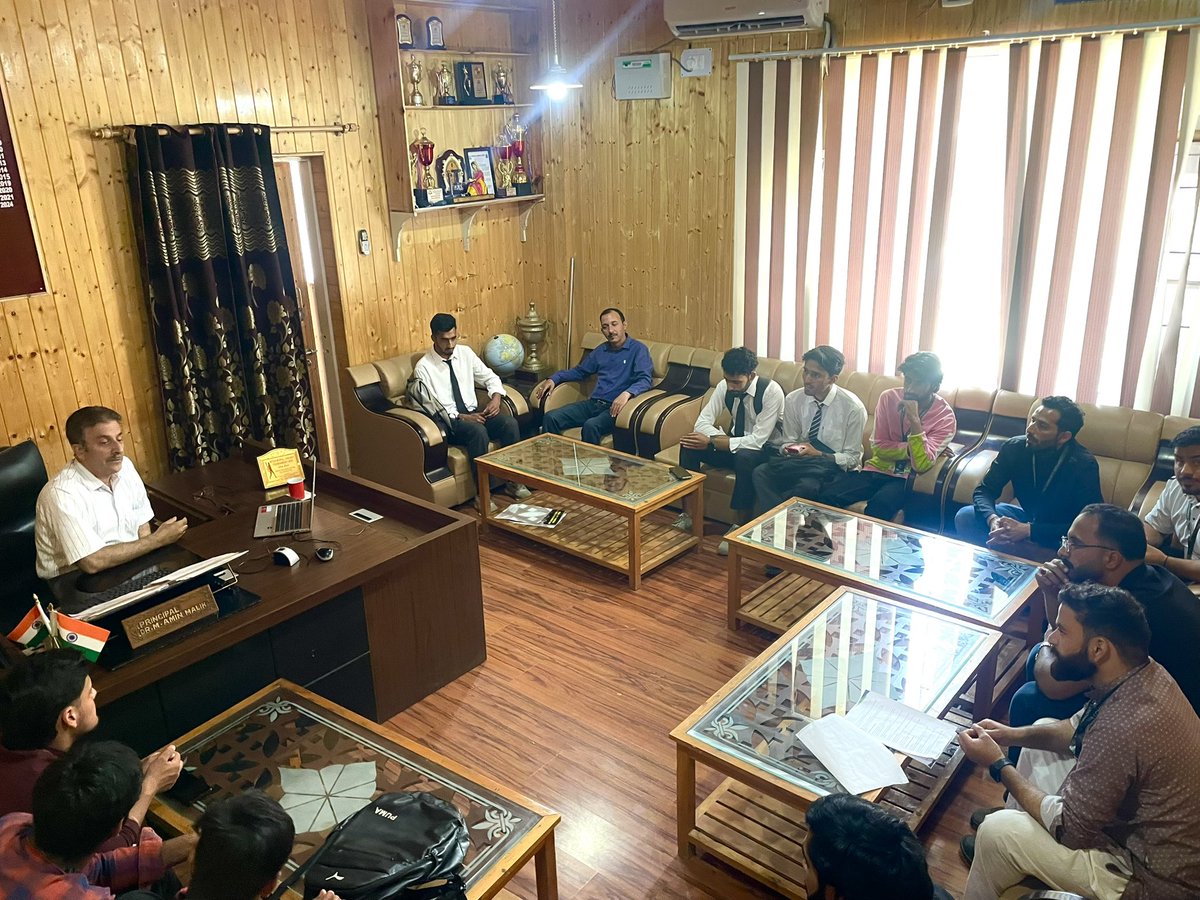 acc_tcs's tweet image. Today, we—The Community Servants—submitted a student-led proposal to the Principal of Sheikh-ul-Alam College, Budgam, for key reforms in welfare, academics &amp;amp; infrastructure. Let’s build a better campus together!

#BudgamYouth #TheCommunityServants