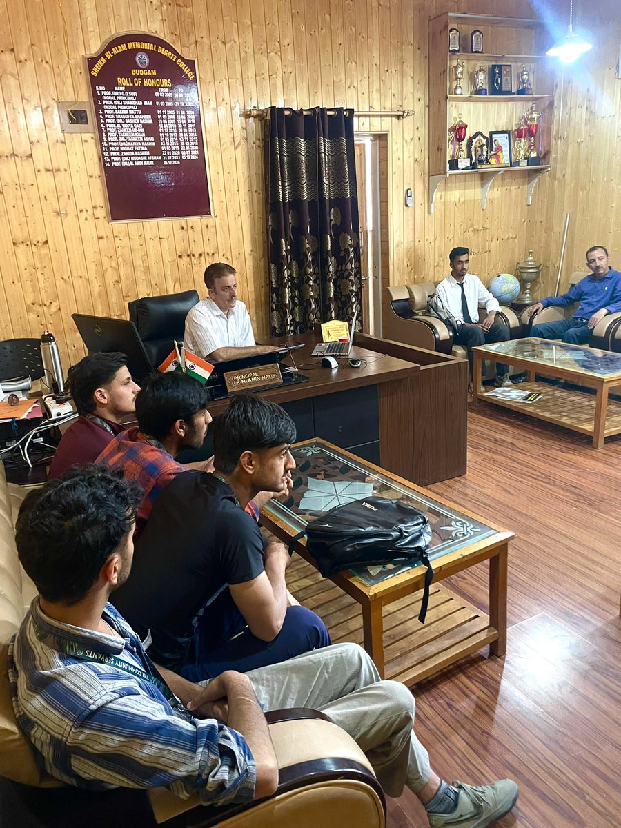 acc_tcs's tweet image. Today, we—The Community Servants—submitted a student-led proposal to the Principal of Sheikh-ul-Alam College, Budgam, for key reforms in welfare, academics &amp;amp; infrastructure. Let’s build a better campus together!

#BudgamYouth #TheCommunityServants