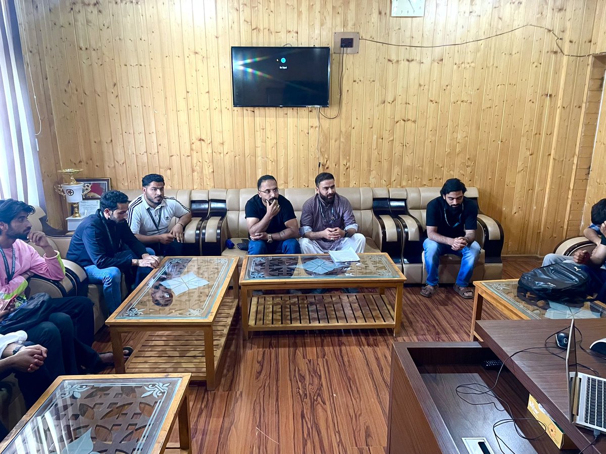 acc_tcs's tweet image. Today, we—The Community Servants—submitted a student-led proposal to the Principal of Sheikh-ul-Alam College, Budgam, for key reforms in welfare, academics &amp;amp; infrastructure. Let’s build a better campus together!

#BudgamYouth #TheCommunityServants