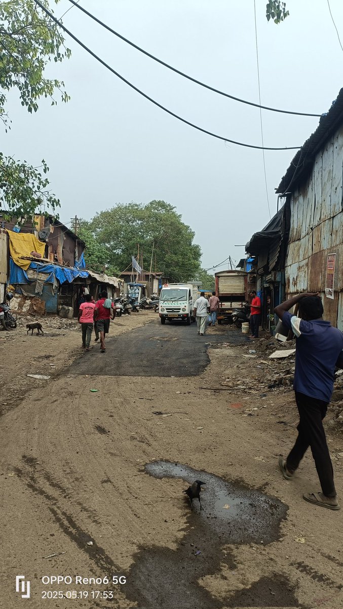 RAHULSINGH55500's tweet photo. दारूखाना #MBPT के क्षेत्र में #BMC ठेकेदार द्वारा सड़क और गटर लाइन निर्माण कार्य में भारी लापरवाही की जा रही है घटिया निर्माण अनियमित कार्यप्रणाली से स्थानीय जनता को परेशानी हो रही @PMOIndia @CMOMaharashtra @shipmin_india और @mybmc से अनुरोध है कि इस कार्य की निष्पक्ष जांच करे https://t.co/keLV2cmbjg