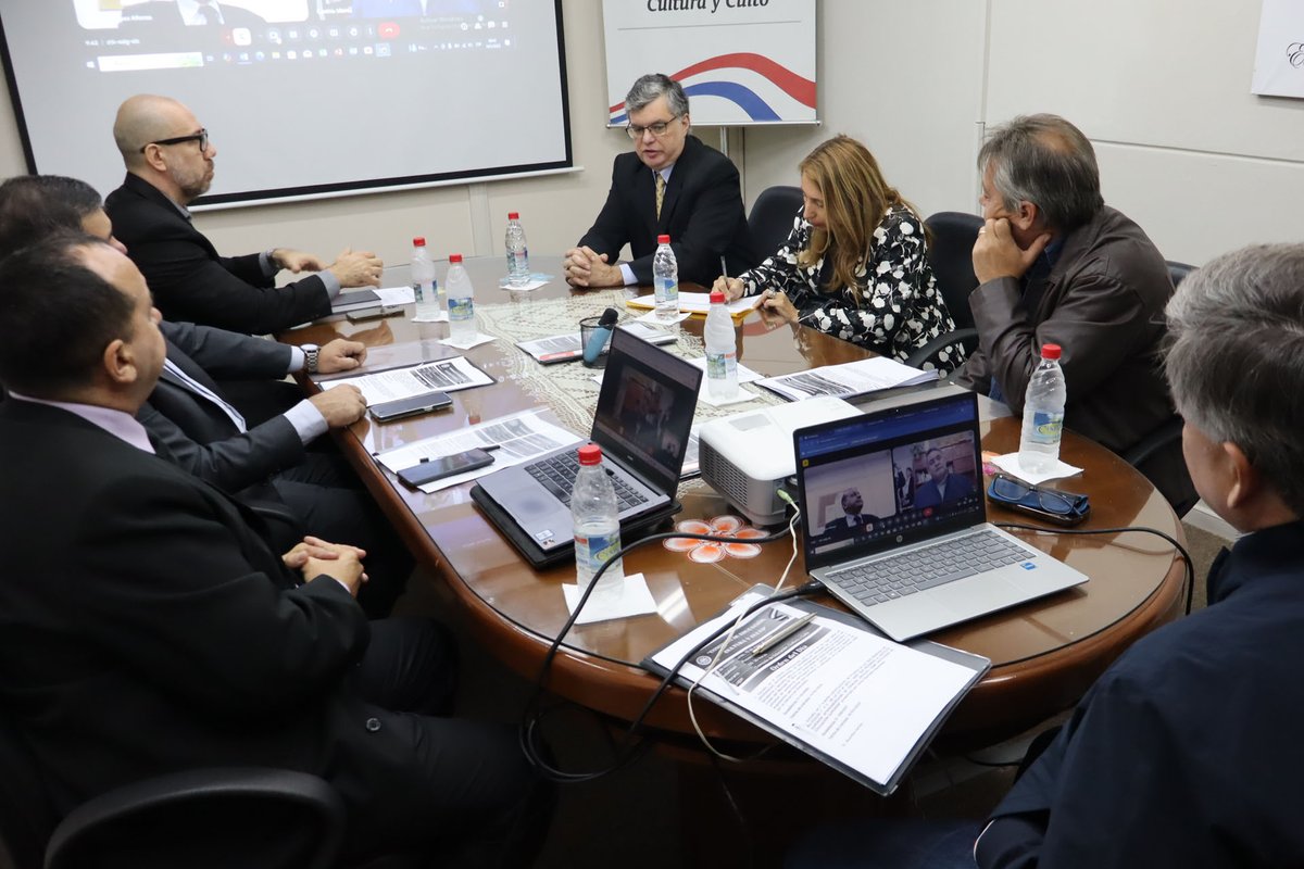 Educación, Cultura y Culto
Presidente: Diputado Luís González Vaesken 
Tema: Proyecto de ley “Que crea la Universidad Internacional de
Desarrollo”.