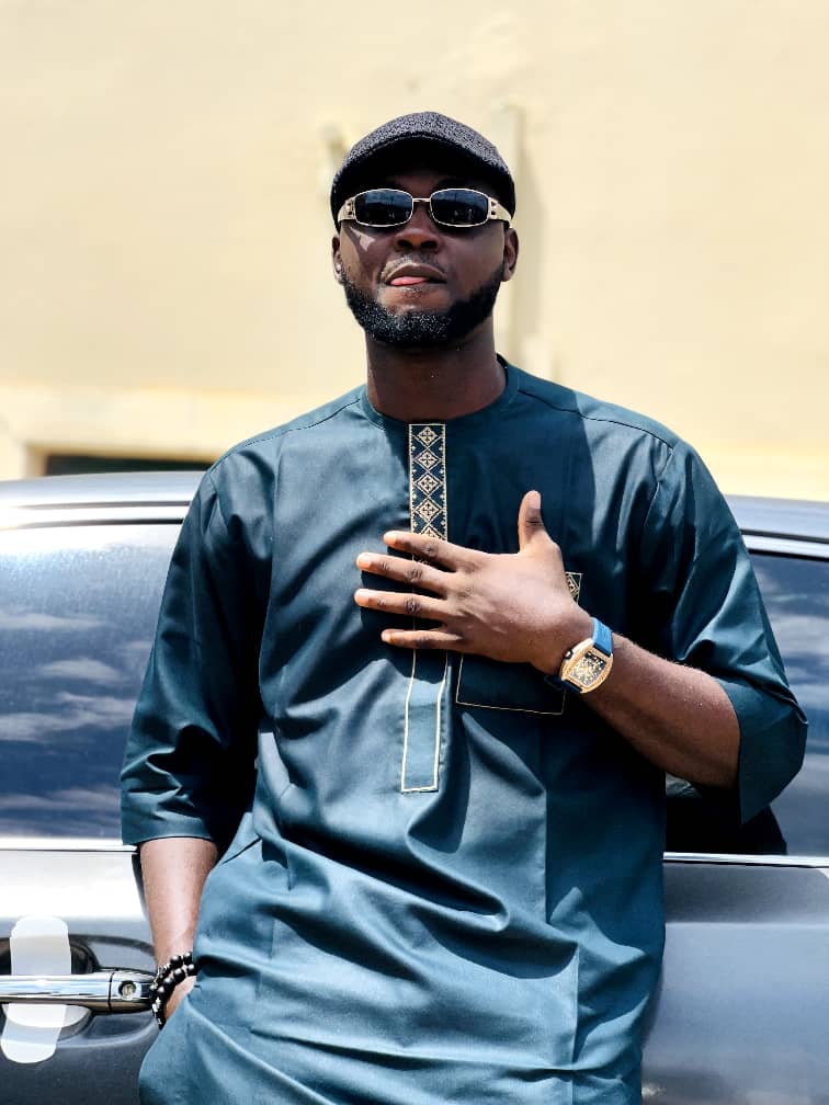 oloniluyioluwa's tweet photo. When a client becomes a walking billboard for style.
Styled by Mabfem Luxuries where every stitch tells your story.
#mabfem #stylebymabfem #MabfemLuxuries #tailorcatalogue #explorepage #nativewear #senator #akure https://t.co/RYkqSu9h9t