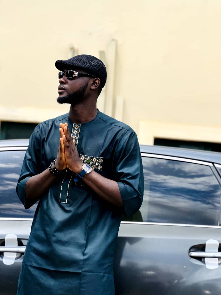 oloniluyioluwa's tweet photo. When a client becomes a walking billboard for style.
Styled by Mabfem Luxuries where every stitch tells your story.
#mabfem #stylebymabfem #MabfemLuxuries #tailorcatalogue #explorepage #nativewear #senator #akure https://t.co/RYkqSu9h9t