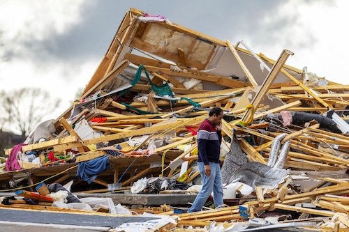 ma_haq95363's tweet photo. Homes destroyed on outskirts of Plevna, KS from strong tornado
https://t.co/26cI4R1ctF
#Tornado #PlevnaKS
#KansasStorm #TornadoDamage
#SevereWeather #StormUpdate https://t.co/ihVgWyg4m6