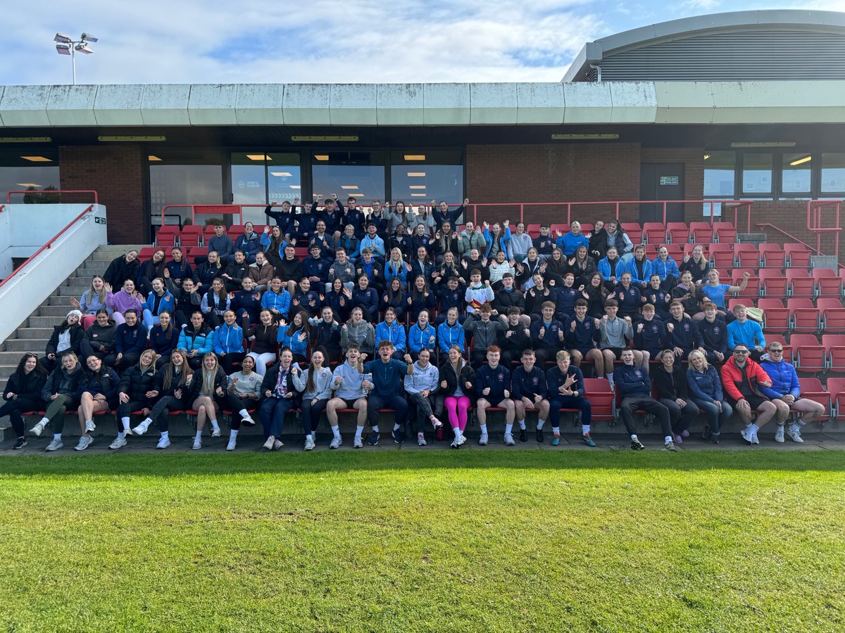 ColBrough's tweet image. It does seem to be a bit of a cliche, but wow, that was a quick year. Day 1 at Peffermill and the last day of 1st year in the quad for our Year 1 students on @UoE_PE @MorayHouse @EdinburghUni  Have an amazing summer🌞, remember to sign up for #EdBudds 🤔✅ see you al in Year 2 🙂