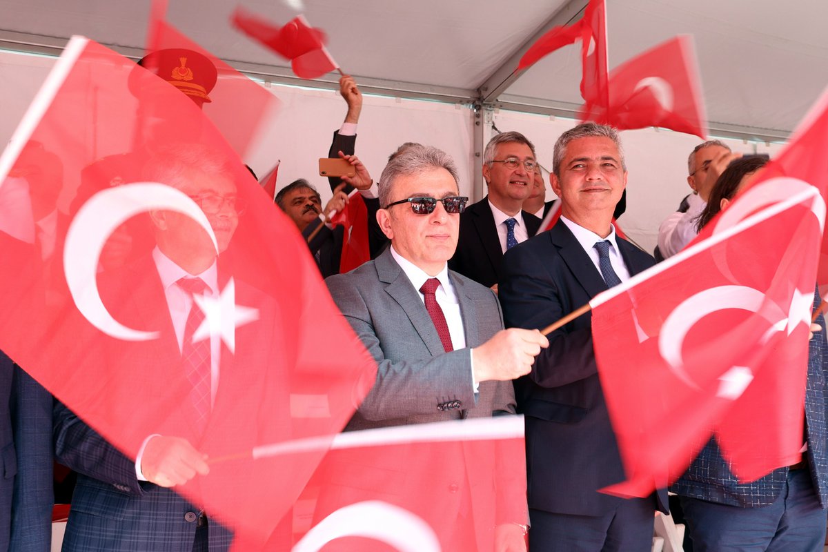 universitemDEU's tweet photo. Rektörümüz Prof. Dr. Bayram Yılmaz, 🇹🇷 19 Mayıs Atatürk'ü Anma, Gençlik ve Spor Bayramı kutlamaları kapsamında Cumhuriyet Meydanı'nda düzenlenen tören programına katıldı. 

Gazi Mustafa Kemal Atatürk’ün Samsun’a çıkarak kurtuluş mücadelesini başlattığı bu anlamlı günde; başta Mustafa Kemal Paşa olmak üzere tüm kurtuluş kahramanlarımızı rahmet ve minnetle anıyor, 19 Mayıs ruhunu yaşatan gençlerimize teşekkür ediyoruz.

#19Mayıs1919