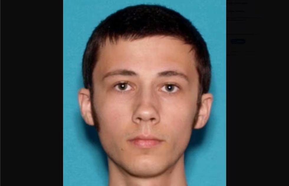 El FBI identifica al terrorista que atentó contra la clínica de fertilidad de Palm Springs
Guy Edwards Bartkus, de 25 años, ha sido calificado por las autoridades como un chico de “ideas nihilistas” que trabajó solo en el ataque
Bartkus es también la única muerte del ataque