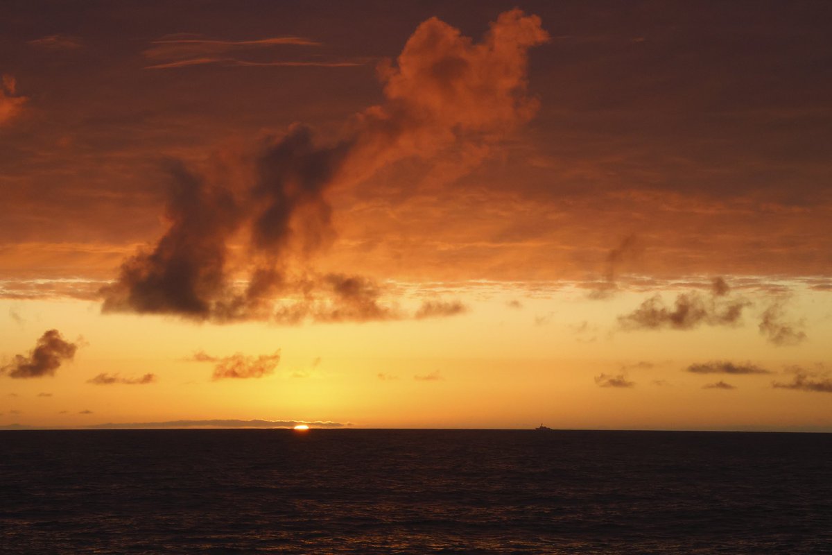 USNavyEurope's tweet image. Precision, Power, and Partnership!
USS Thomas Hudner, @ussbulkeley and @NATO allies demonstrate operational excellence during Exercise #FormidableShield25.

📸 MC2 RuKiyah Mack
📸MC2 Jonathan Nye

#WeAreNATO #FormidableShield #NATO
#MaritimeSecurity #AlliedForces #NavalPower
