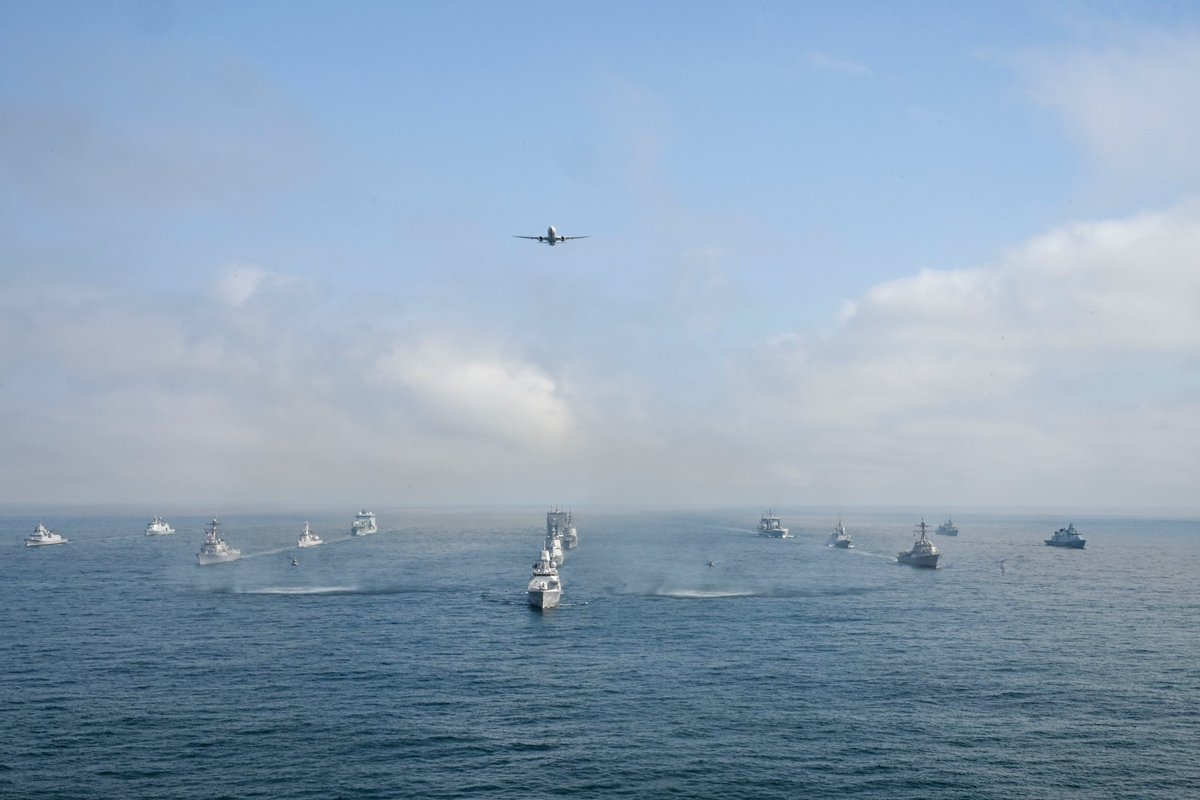 USNavyEurope's tweet image. Precision, Power, and Partnership!
USS Thomas Hudner, @ussbulkeley and @NATO allies demonstrate operational excellence during Exercise #FormidableShield25.

📸 MC2 RuKiyah Mack
📸MC2 Jonathan Nye

#WeAreNATO #FormidableShield #NATO
#MaritimeSecurity #AlliedForces #NavalPower