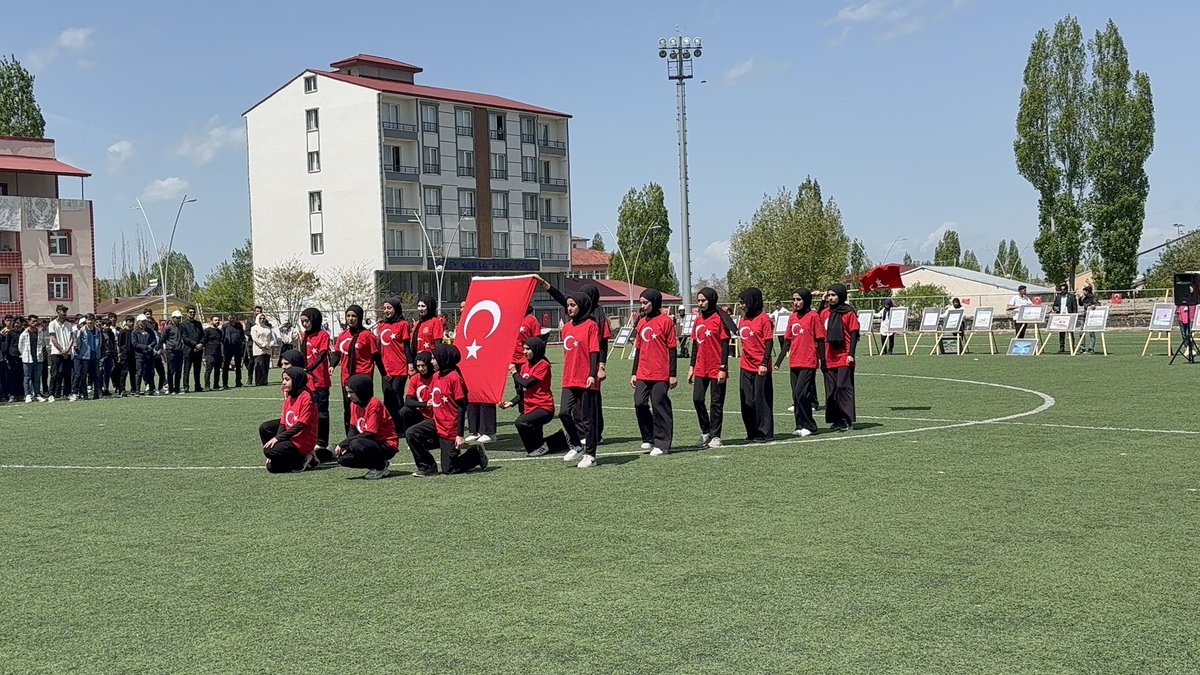 19 Mayıs Atatürk’ü Anma Gençlik ve Spor Bayramı münasebetiyle okulumuz öğretmenleri ve öğrencileri tarafından hazırlanan programımızdan geriye kalanlar. Emeği geçen öğretmenlerimize ve öğrencilerimize teşekkür ederiz.<a href="/agrimem/">AĞRI MEM</a> <a href="/hasan_kokrek/">Hasan Kökrek</a> <a href="/taslicaymem/">Taşlıçay İlçe Milli Eğitim Müdürlüğü</a> <a href="/Ahmetkaya0404/">Ahmet KAYA</a> <a href="/UtkuKzlkya/">Utku Kızılkaya</a>