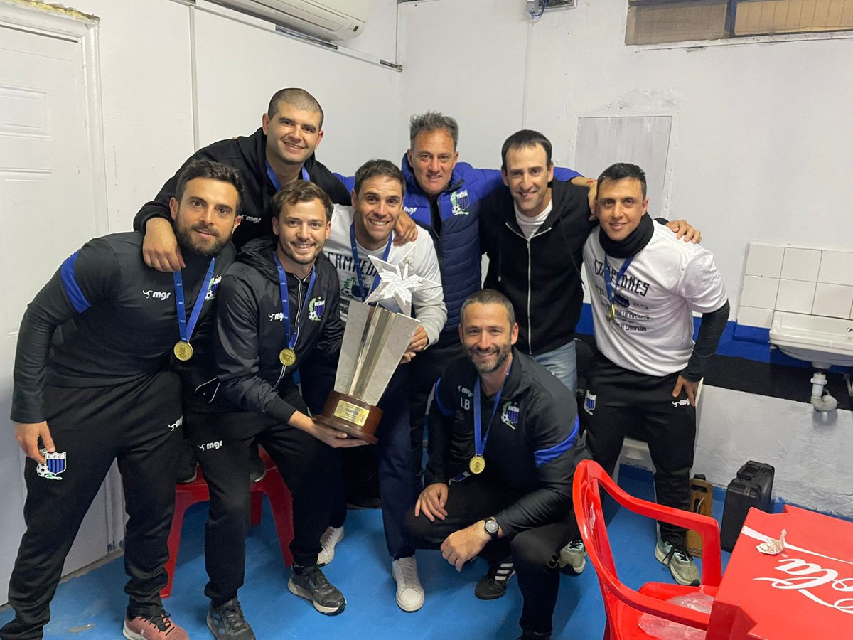 CAMPEONES 🏆 🖤💙
“… sube a la cumbre con sus alas de victoria” 🎵 🎶 

Dispuestos a estar orgullosos de nosotros mismos, unidos de forma indisoluble por una emoción, por un sentimiento.
Vamos por más 🔪🔪🔪
Salú Belvedere! 
<a href="/liverpoolfc1915/">Liverpool Fútbol Club</a> 
<a href="/LigaAUF/">Liga AUF Uruguaya</a>