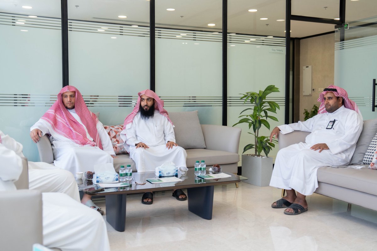 Brkah2's tweet photo. استقبلت #البركة_الخيرية وفدًا من جمعية التنمية الأهلية بأم الساهك، ضم رئيس المجلس أ. فهد القحطاني وعددًا من الأعضاء والمدير التنفيذي، وكان في استقبالهم المدير التنفيذي لجمعية البركة أ. سعد الأحمري ومدير التسويق أ. عبدالرحمن السليم جاءت الزيارة لتعزيز التعاون المشترك بين الطرفين وتبادل الخبرات.