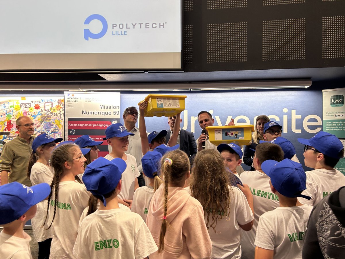 Dsden59's tweet photo. 🤖COUPE ROBOTIQUE DES ÉCOLES PRIMAIRES
12 écoles/300 élèves de cycle 3 ont relevé le défi de la 11ème #CREP à #PolytechLille sur le thème "Demain?!"
🎯Développer des compétences pluridisciplinaires
🎯Initier les élèves aux programmes
🏆Félicitations à l'école Lanoy de Solesmes! https://t.co/Wpg3Yvi9b8