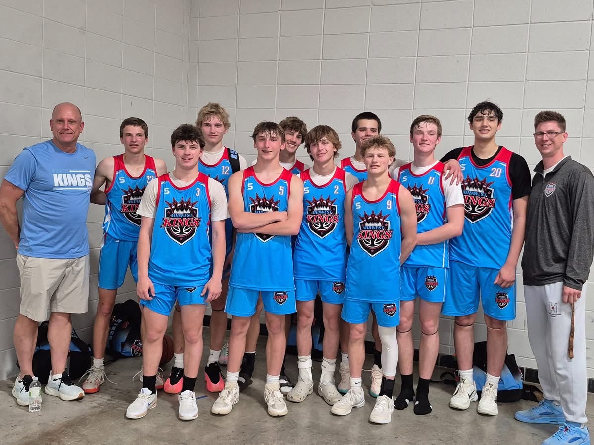 Midwest Kings (@kingsmidwest) on Twitter photo These boys had a bumpy start but 16u Hoge has been playing some good team ball lately. After going 4-0 last weekend in Battle at the Lakes, they closed out their weekend in Chicago 4-0 at Prephoops Live event. <a href="/PHCircuit/">Prep Hoops Circuit 🏀</a> #MidwestKings #Family These boys had a bumpy start but 16u Hoge has been playing some good team ball lately. After going 4-0 last weekend in Battle at the Lakes, they closed out their weekend in Chicago 4-0 at Prephoops Live event. <a href="/PHCircuit/">Prep Hoops Circuit 🏀</a> #MidwestKings #Family
