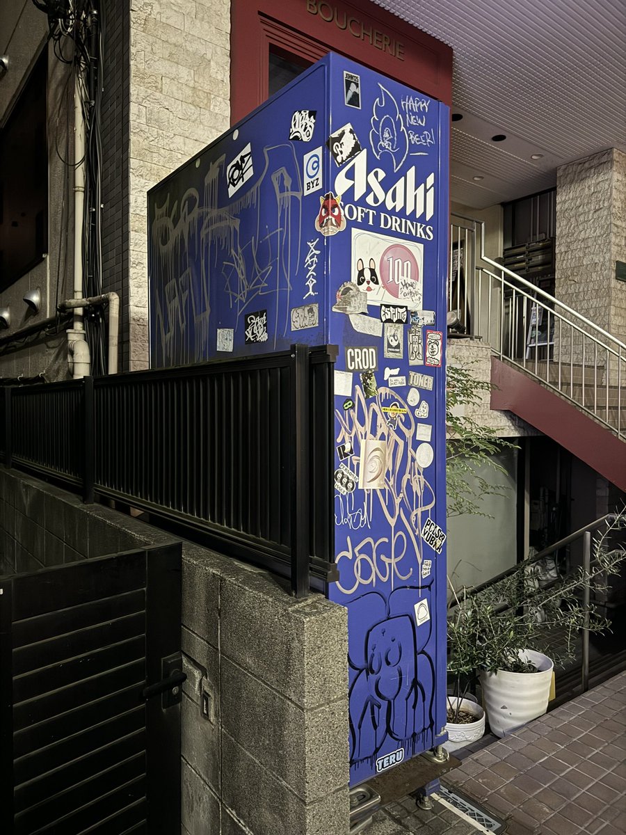 #japangraffiti #tokyograffiti
#graffiti #throwup #tagging
#stickerbomb