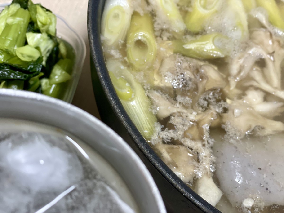 horiou3's tweet image. 本日もお疲れ様でした

#寒いので湯豆腐
#ＵＤ
#ジントニック
#野沢菜(半額)