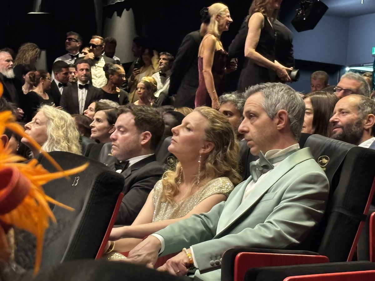 Haktan Kaan İçel (@hki7) on Twitter photo Wes Anderson'ın yeni THE PHOENICIAN SCHEME sonrasında #Cannes2025 jürisinin yüz ifadesi... Wes Anderson'ın yeni THE PHOENICIAN SCHEME sonrasında #Cannes2025 jürisinin yüz ifadesi...