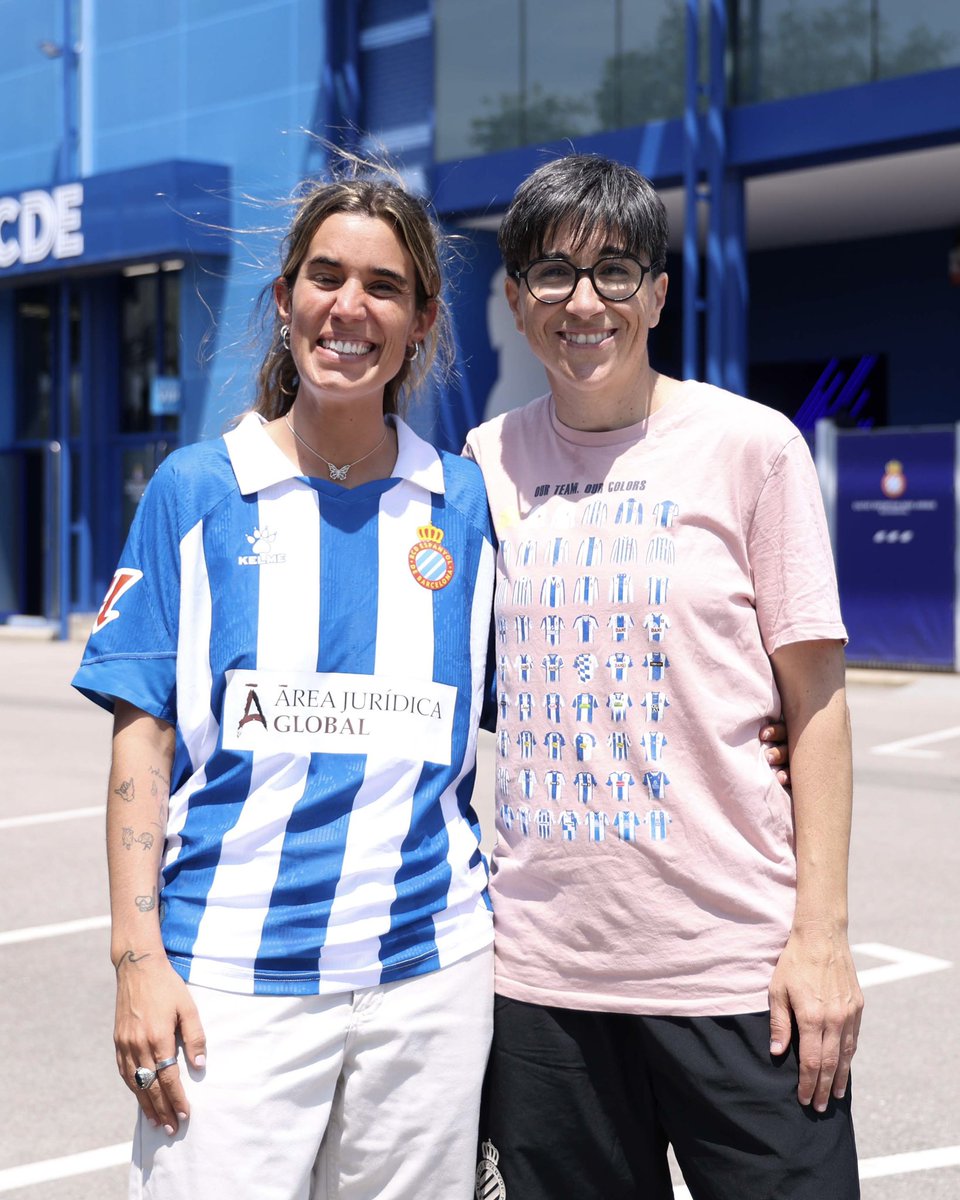 RCD Espanyol Femení (@rcdefemeni) on Twitter photo 😍Ahir vam rebre una visita molt especial! 
Claudia, ets un exemple per a totes!  Esperem tornar a veure’t la temporada vinent! 🤍💙 😍Ahir vam rebre una visita molt especial! 
Claudia, ets un exemple per a totes!  Esperem tornar a veure’t la temporada vinent! 🤍💙