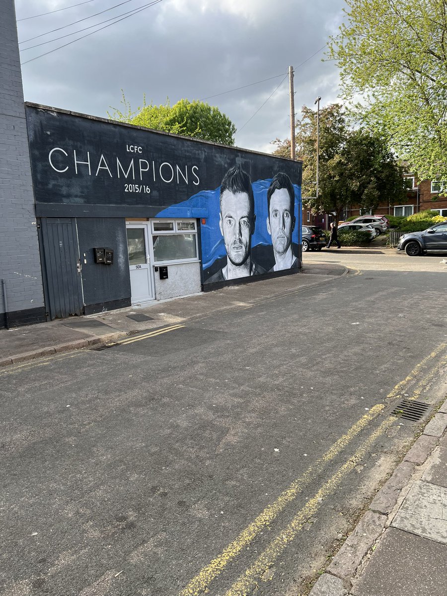 crazyskuz's tweet photo. The last of the @LCFC champions to leave the champions wall you’ll be missed by every Leicester Fan and although they won’t admit it a few of the away fans as well @vardy7 #GOAT https://t.co/FLNkGTRhJ7