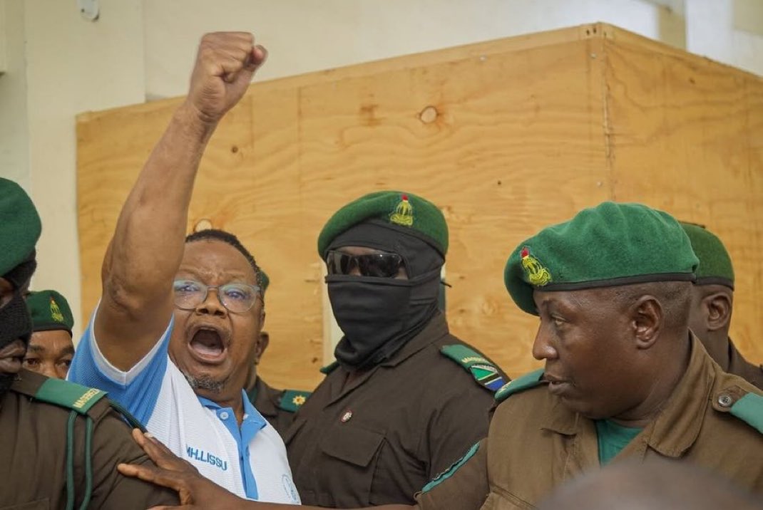 Nilikuwa Nairobi Wakati Mh Lissu Ni Mgonjwa Aliposhambuliwa Kwa Risasi , Kitu Kimoja Kikubwa Ktk Kinywa Chake Ni Nguvu Ya Ukiri Chanya.Katika Nguvu Ya Imani Kukiri Ni Zaidi Ya Maombi. Mkti Lissu Hajawahi Kukiri Hofu Hata Katikati Ya Matatizo Makubwa. Leo , Mahakamani Alikuwa