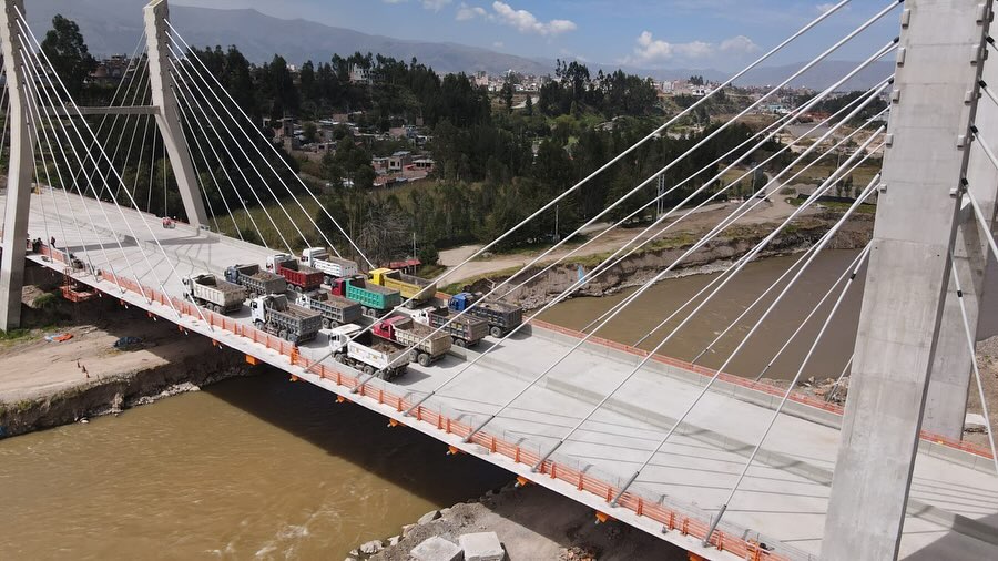 sima_peru's tweet image. Realizamos las pruebas de carga del puente Cantuta 🌉

¡Reafirmamos nuestro compromiso con el desarrollo vial del país!. 🇵🇪
#SIMAPerú #IngenieríaQueConstruyeFuturo #OrgulloSIMAPERÚ