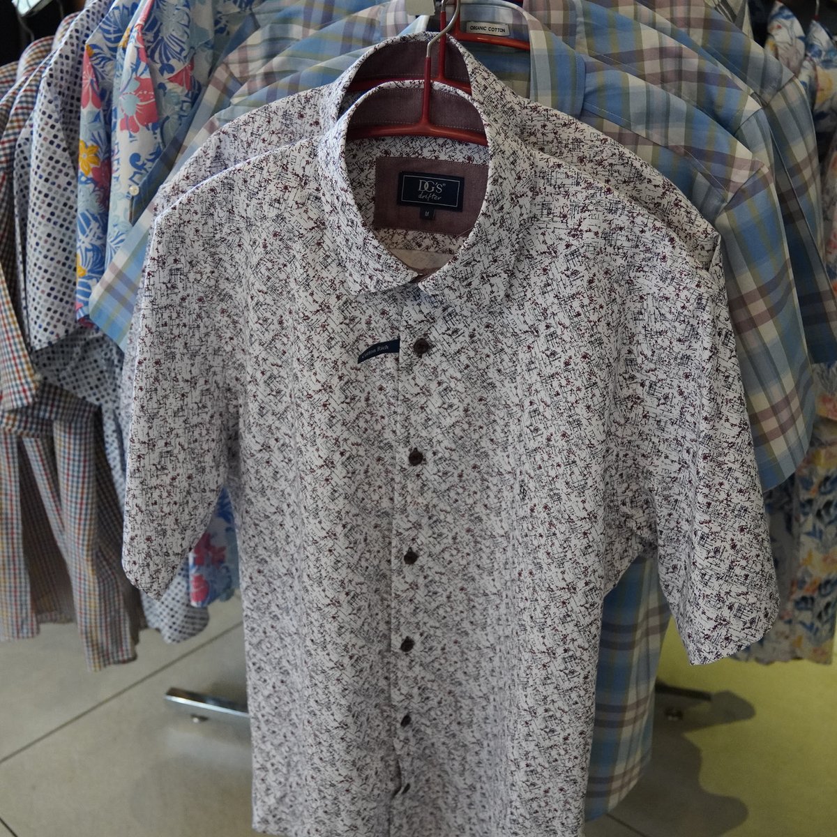 PiriesPlace's tweet photo. Freshen up your wardrobe—new spring shirts have just landed at Broadbridges, Piries Place! 🌼👕 Light, stylish, and perfect for the season. Pop in and find your new favourite.

#Broadbridges #PiriesPlace #SpringStyle #Menswear #HorshamShopping #NewInSpring https://t.co/MWurcxCGSV