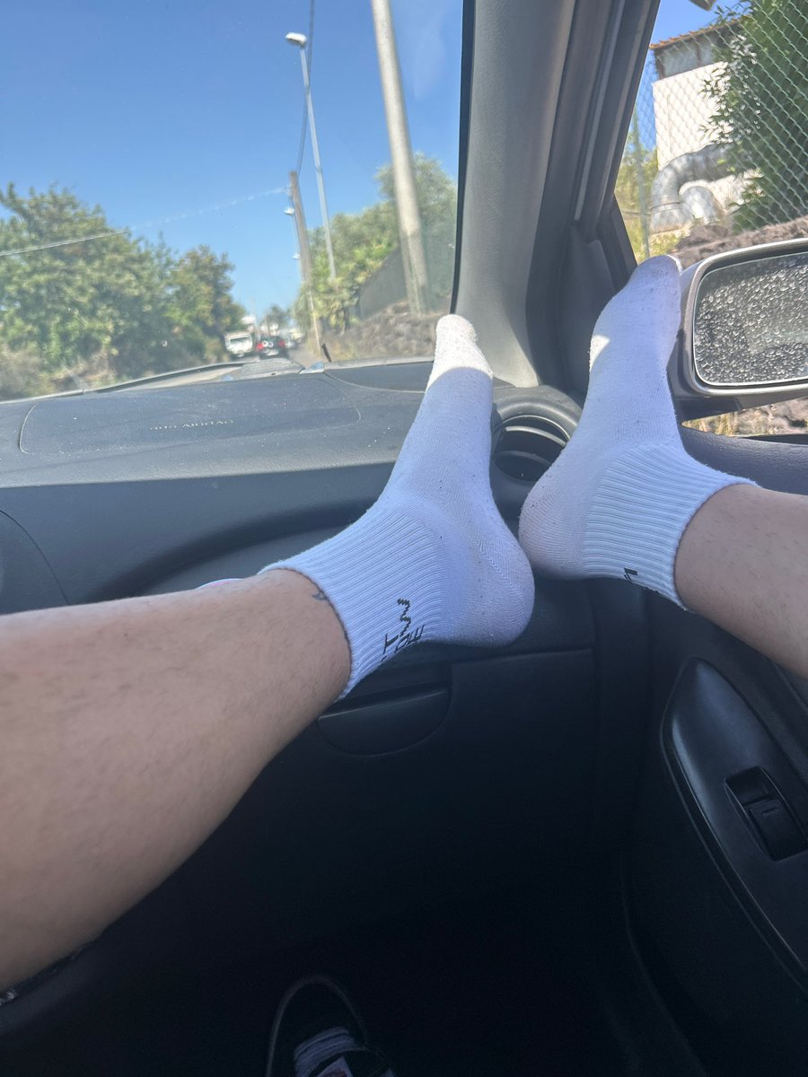 xeeell190's tweet photo. cerco cagna che mi ripaga il tattoo che sto x farmi #master #feet #piss #boy #lickdick https://t.co/uCmU4vqXKl