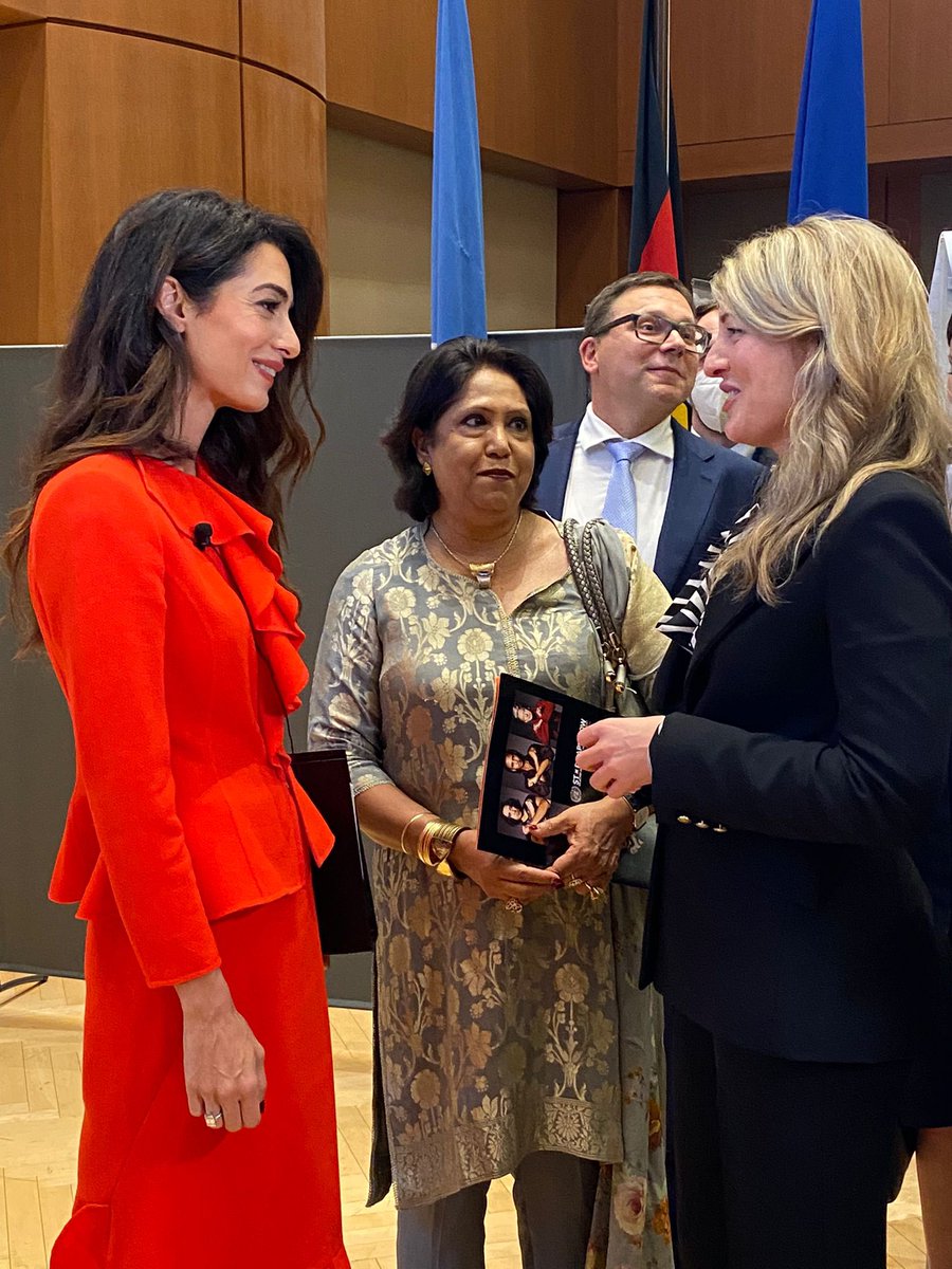 UN Against Sexual Violence in Conflict (@endrapeinwar) on Twitter photo Amal Clooney (<a href="/ClooneyFDN/">Clooney Foundation for Justice</a>) is fighting to bring justice to victims of conflict-related sexual violence—holding perpetrators accountable and making sure survivors are seen, heard, and empowered.
Justice isn’t optional. It’s essential. Amal Clooney (<a href="/ClooneyFDN/">Clooney Foundation for Justice</a>) is fighting to bring justice to victims of conflict-related sexual violence—holding perpetrators accountable and making sure survivors are seen, heard, and empowered.
Justice isn’t optional. It’s essential.