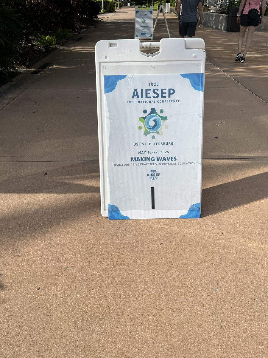 CosGrup's tweet image. Yesterday in @AIESEP2025 Conference @aiesep @VladimirMartiBe sharing ideas for a collaborative network about physical activity in early years! 😊