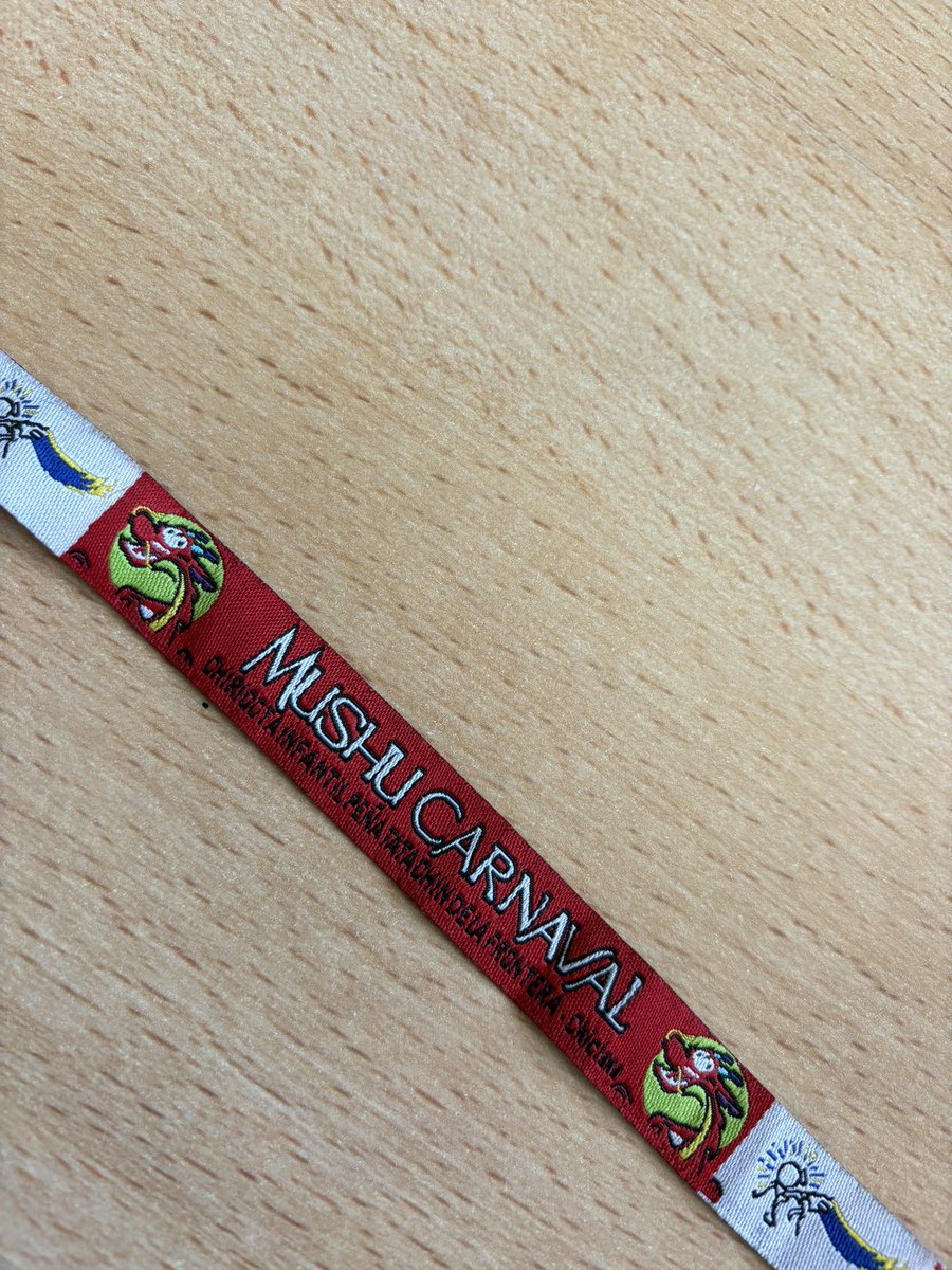 Trabajar en Cádiz is like…seño te voy a dar una pulsera de mi comparsa…😍